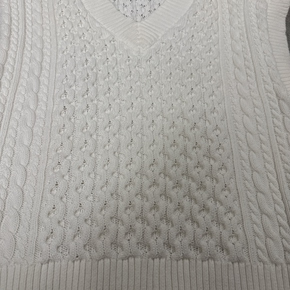 Varley Cream V-Neck Cable Knit Sweater Vest - Picture 3 of 6